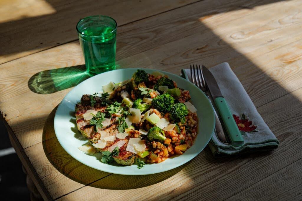 Marinerte svinekoteletter og perlebygg fra hellofresh

